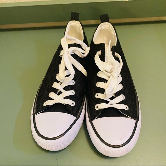 ⭐️ Twisted Slip In and Step Out Shoes - Picture 3 of 7